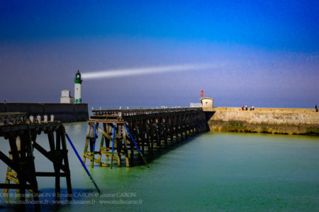 Digue et ponton de mer les bains, phare du tréport